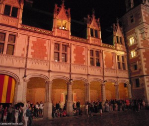 Under the arches at the Château de Blois