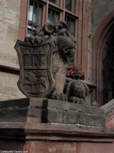 A statue of a lion