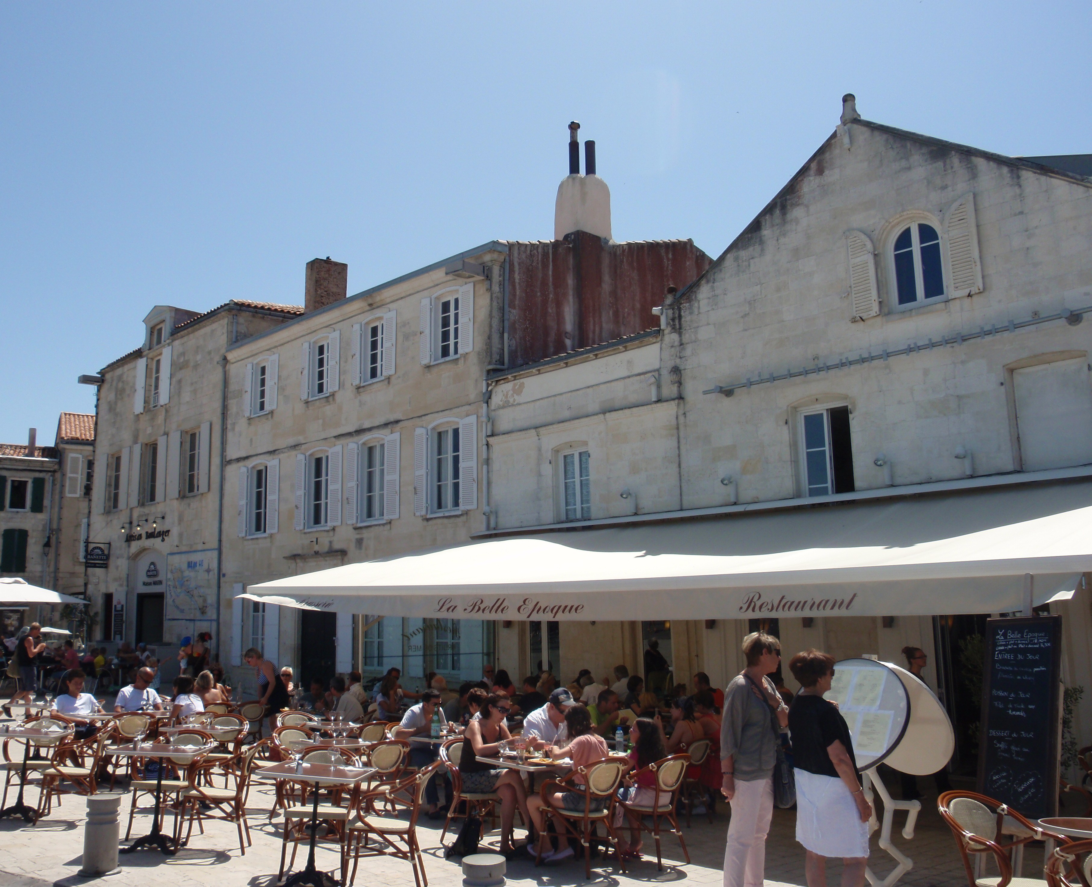 Restaurants along the harbour