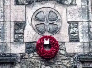 A wreath of poppies on the wall of the National War Memorial of Scotland